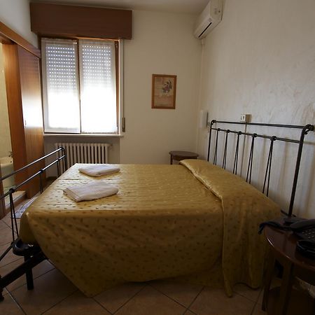 Albergo Tavernetta Castelnuovo del Garda Exterior foto