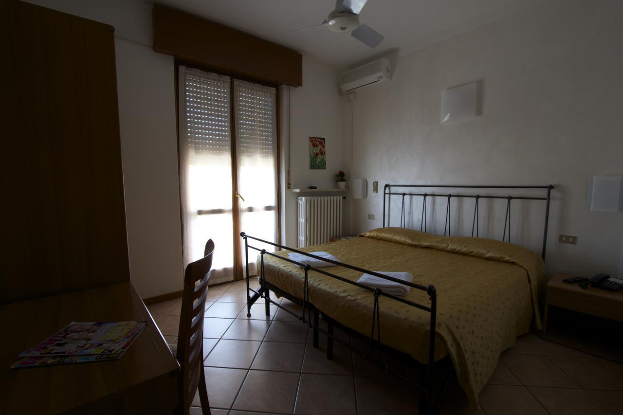 Albergo Tavernetta Castelnuovo del Garda Exterior foto