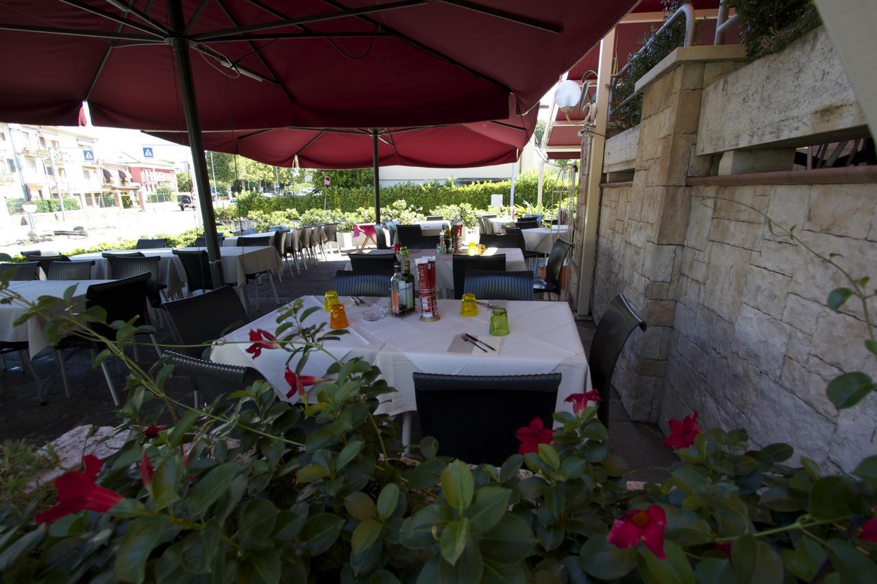 Albergo Tavernetta Castelnuovo del Garda Exterior foto